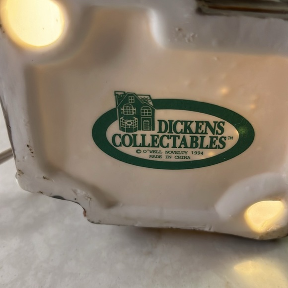 Dickens Collectables 1994 Porcelain Lighted Antiques Shop. 8.5” tall 4” wide - Picture 5 of 5